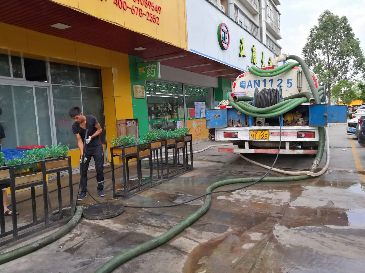 高压车疏通下水道