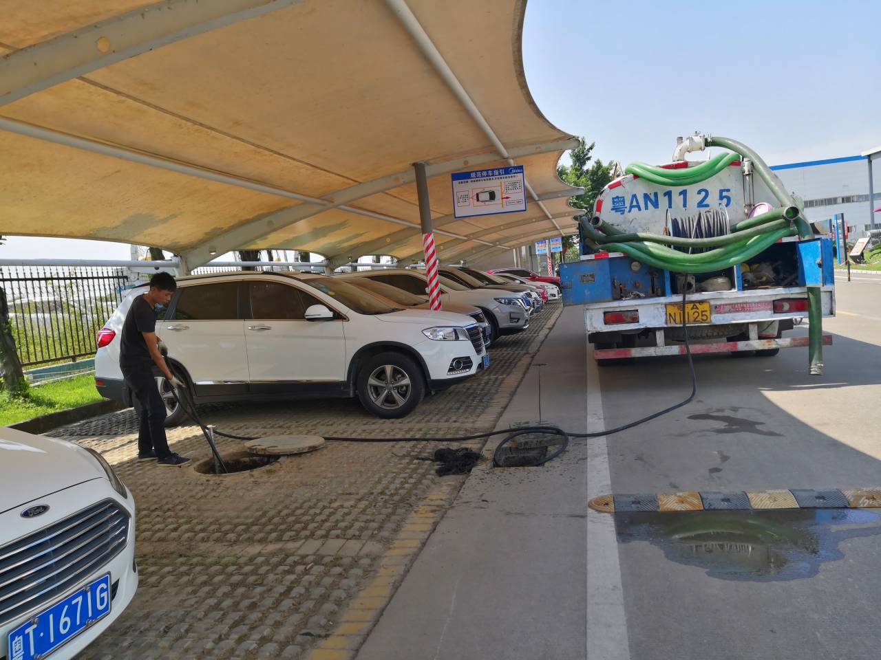 高压车疏通下水道